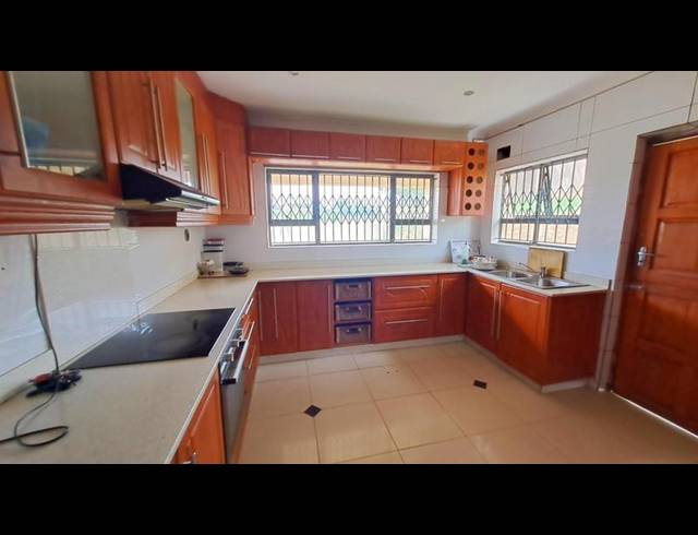 4 BEDROOM HOUSE FOR SALE IN UMLAZI J